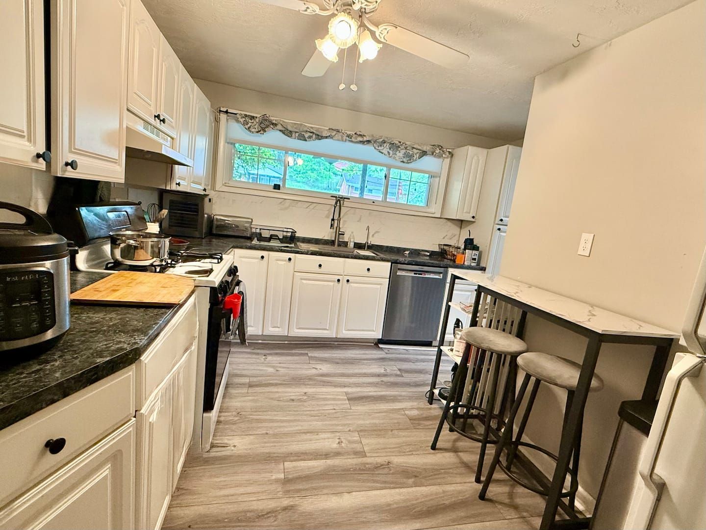 Full Kitchen Washer Dryer Insta Pot Oven — Urban Spa Retreat, Monroeville PA